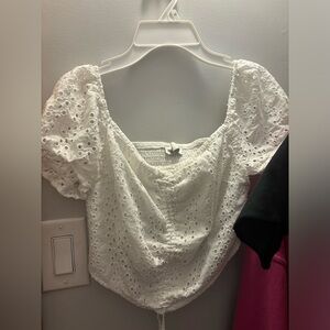 White eyelit hollister crop top